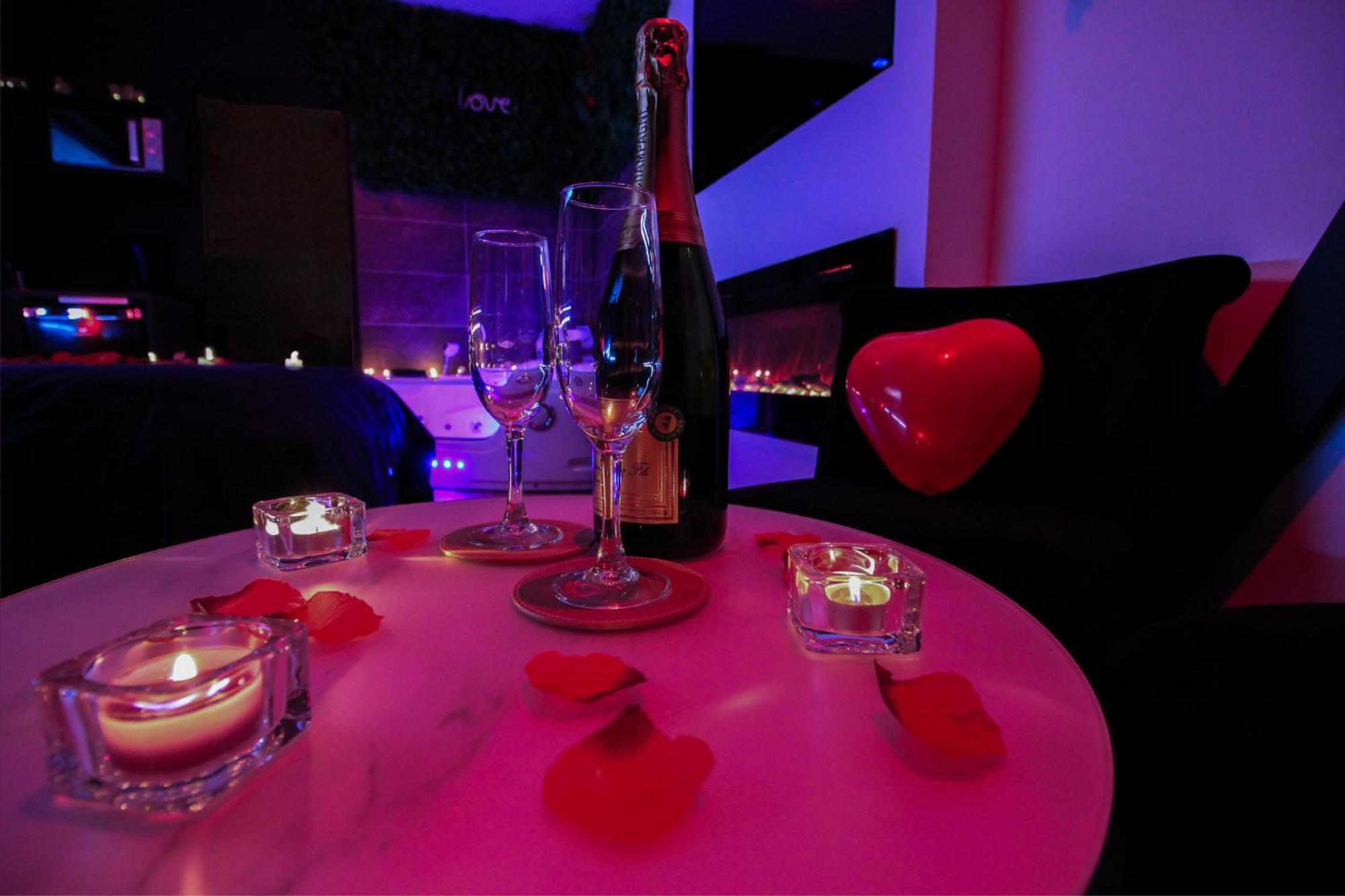 Loft, Studio And Love Rooms Bourg-Saint-Christophe ภายนอก รูปภาพ