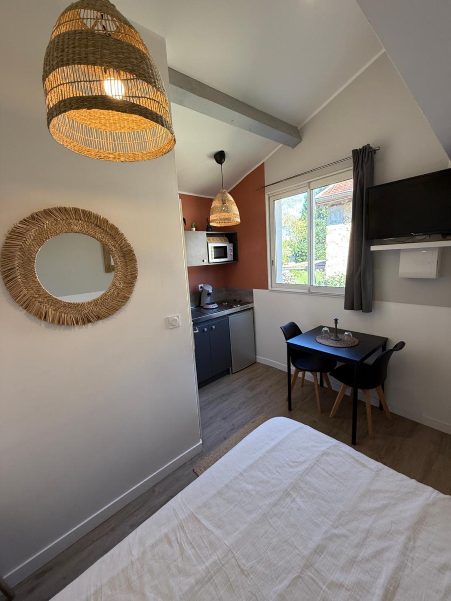 Loft, Studio And Love Rooms Bourg-Saint-Christophe ภายนอก รูปภาพ