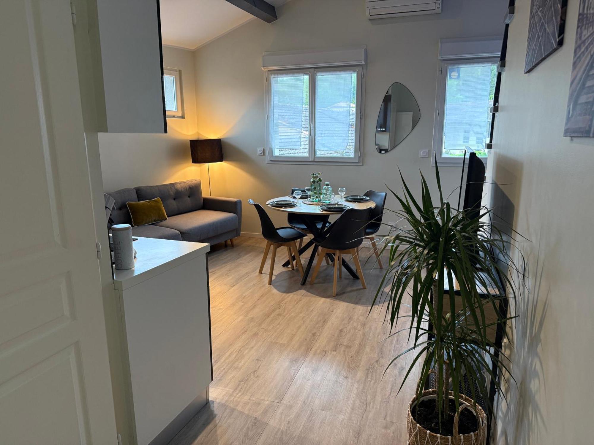 Loft, Studio And Love Rooms Bourg-Saint-Christophe ภายนอก รูปภาพ