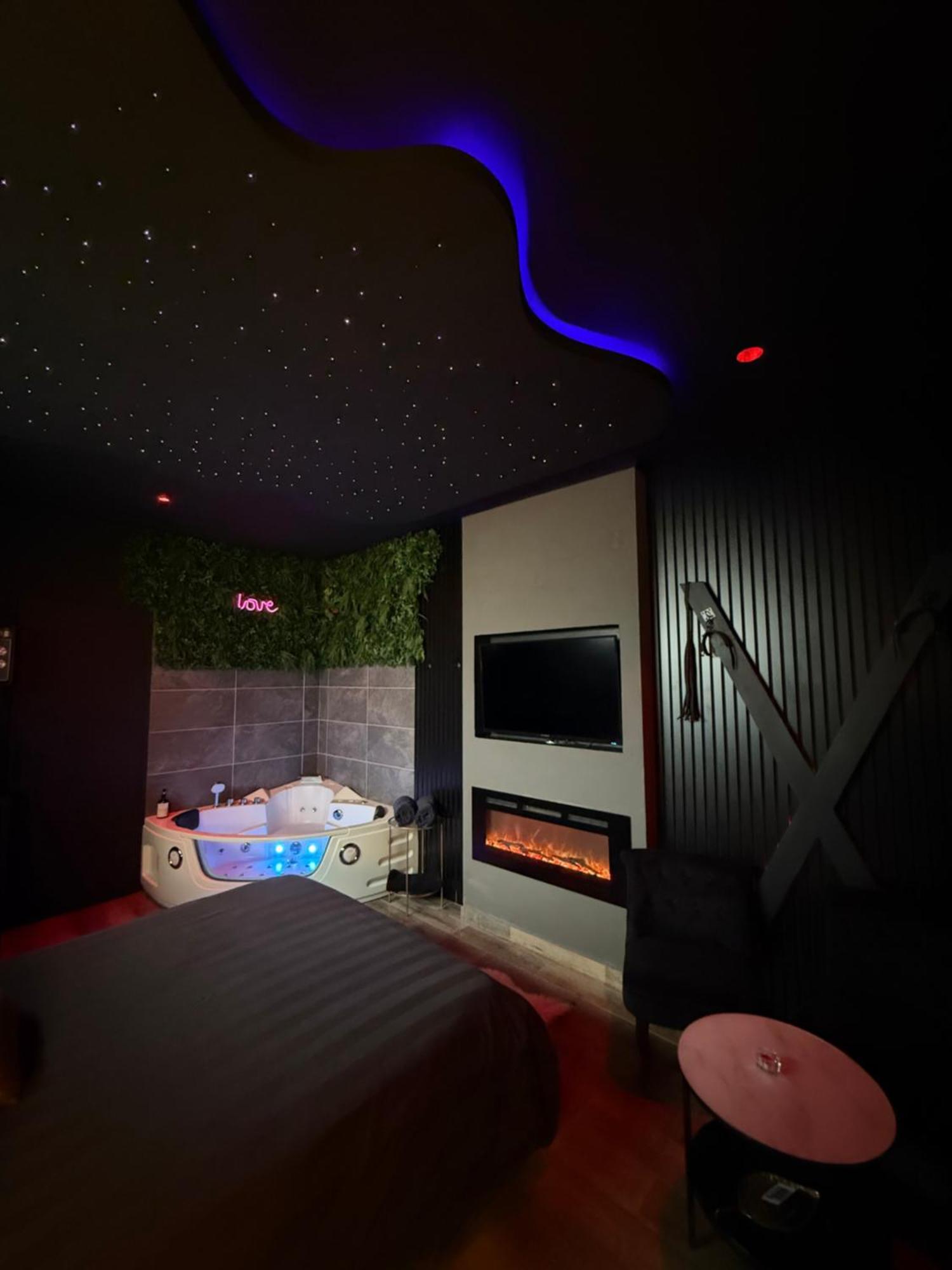 Loft, Studio And Love Rooms Bourg-Saint-Christophe ภายนอก รูปภาพ