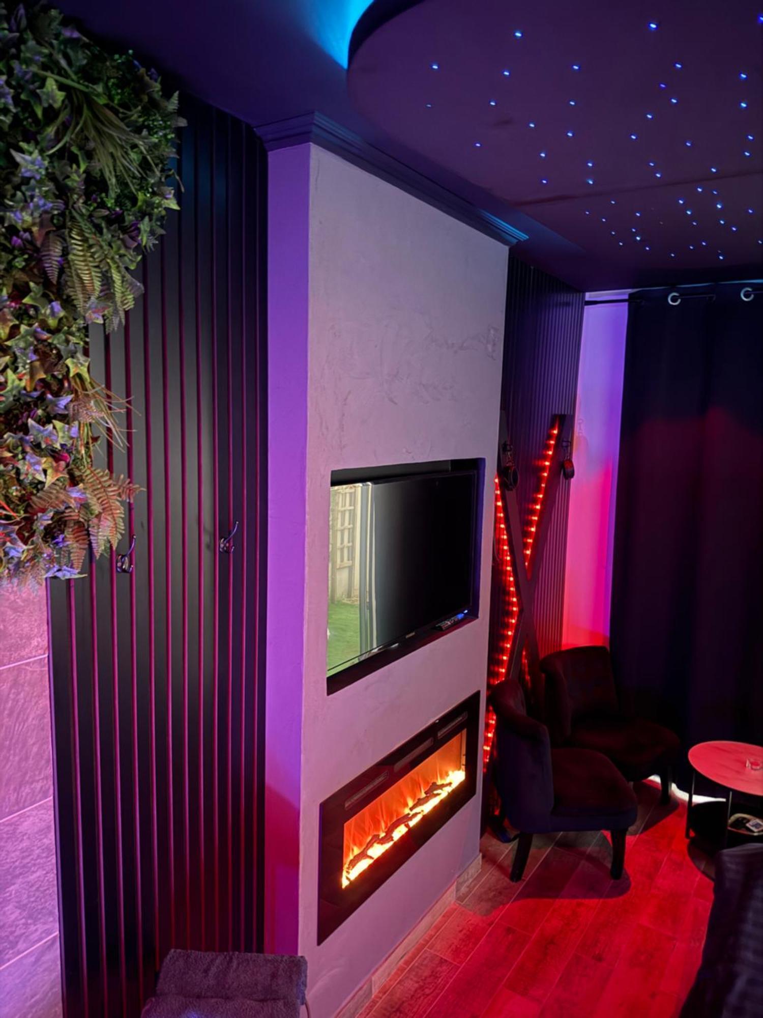 Loft, Studio And Love Rooms Bourg-Saint-Christophe ภายนอก รูปภาพ